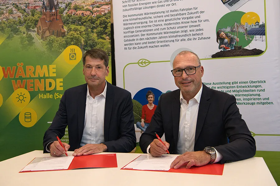 Startschuss Großwärmepumpe Kläranlage Halle-Nord - Jochen Gebel (EAG - Energieanlagen Greifswald) und Olaf Schneider (Geschäftsführer EVH) Foto von: Stadtwerke Halle